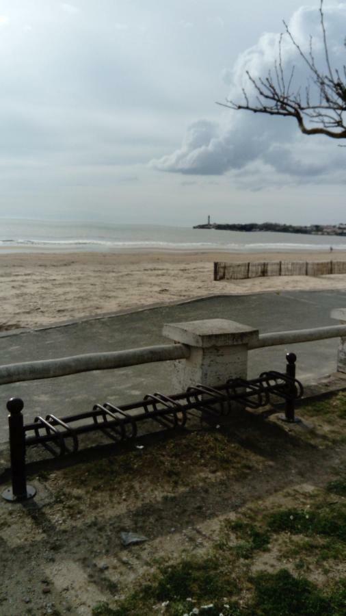 Les Pins Ensoleilles Apartment Saint-Georges-de-Didonne ภายนอก รูปภาพ